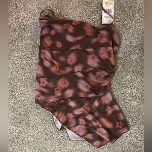 These have never been worn and nothing is wrong with them!